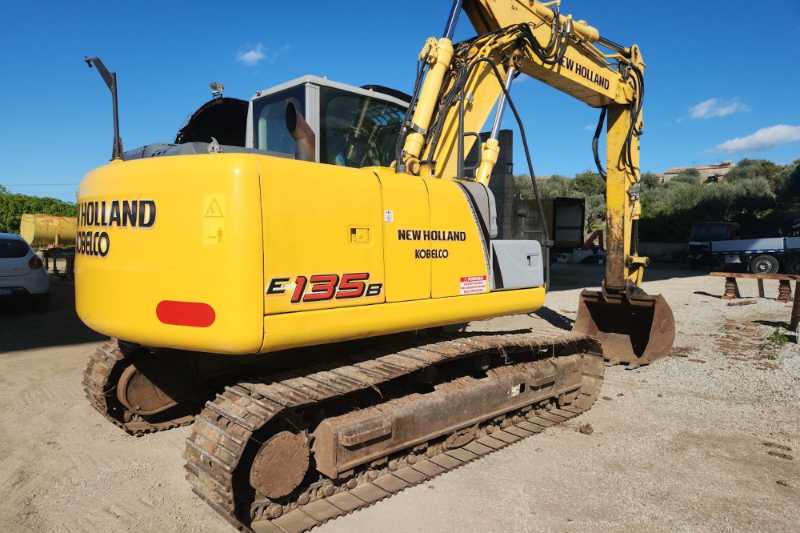 OmecoHub - Immagine NEW HOLLAND E135B